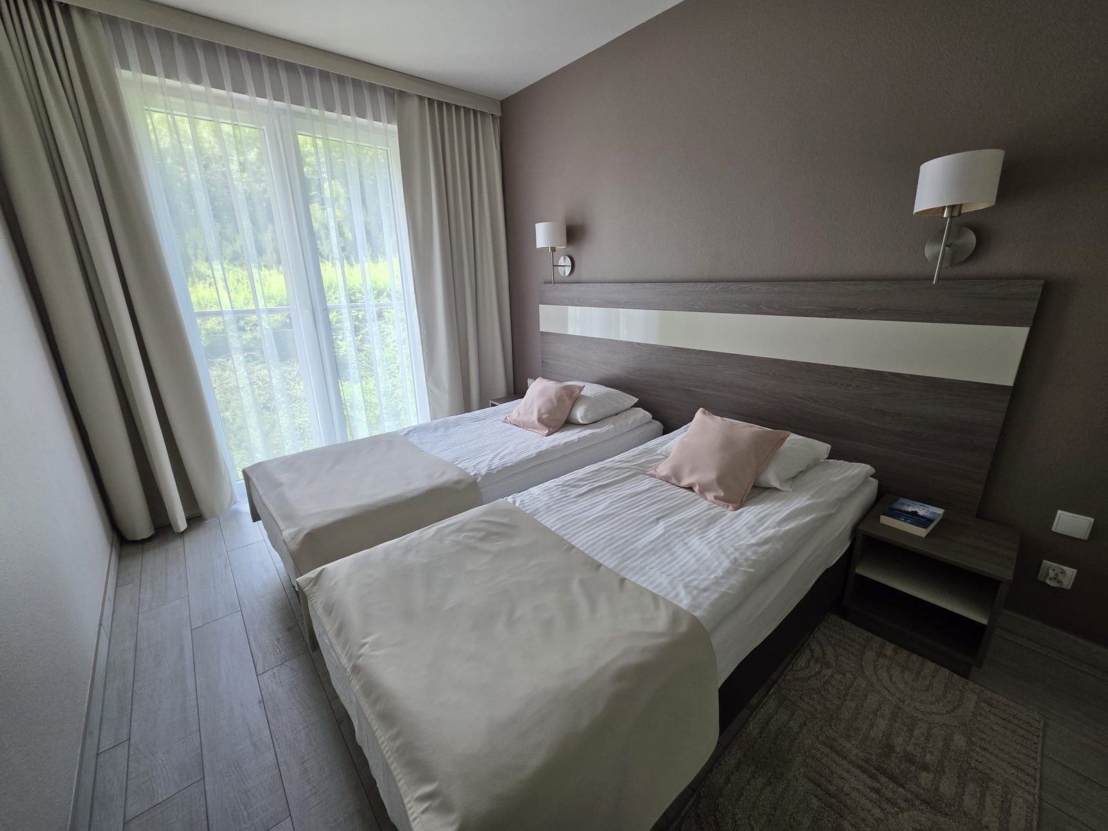 Sypialnia apartamentu przy stoku w Czarna Góra Resort